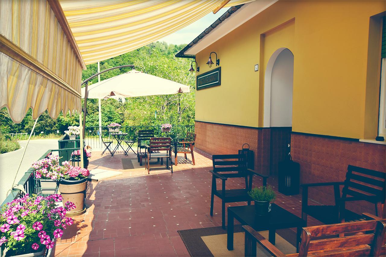 Pineta Del Borgo Hotel Cavi di Lavagna Exterior photo